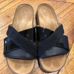 Like New Black Clark’s Sandals
